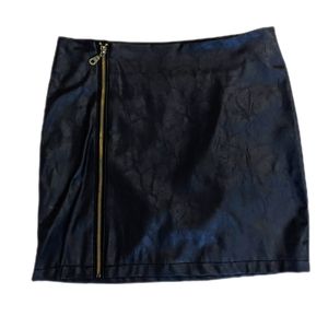 Suzy Shier Faux Vegan Leather Fleece Lined Zip Up Pencil Mini Skirt
